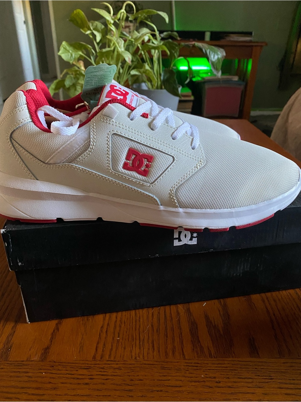 DC Skyline , white/ Red size 12